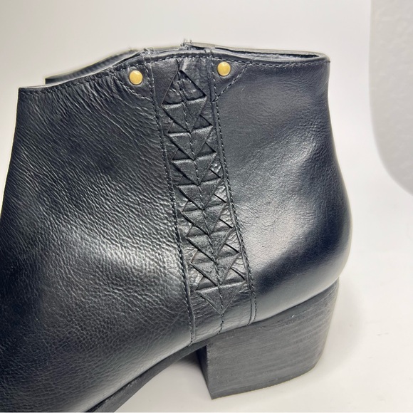 Clark’s Maypearl Fawn Black Leather Side Zip Western Style Ankle Bootie - Picture 10 of 14